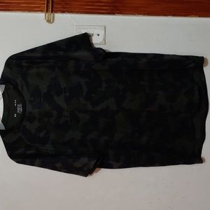 Under Armour tech tee in black and dark green Size M